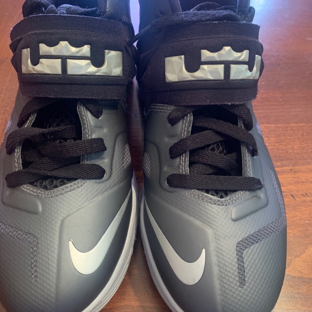 8 pairs of size 6.5 boys sneakers